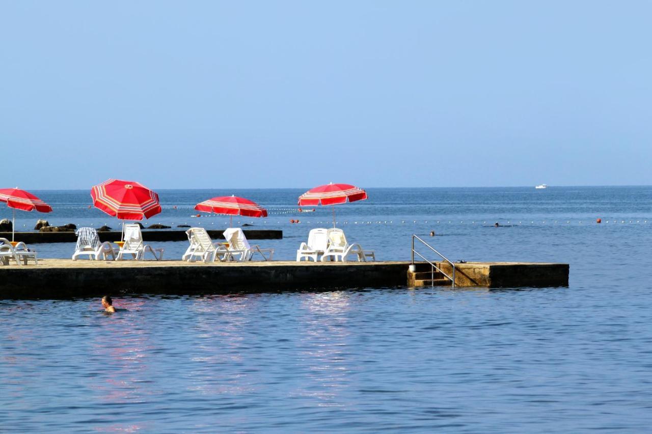 Apartments With A Parking Space Umag - 7094 Extérieur photo